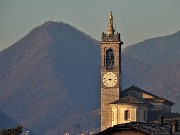 01 Parto da casa ( Zogno-300 m)  quando il sole comincia ad illuminare il caampanile di S. Lorenzo